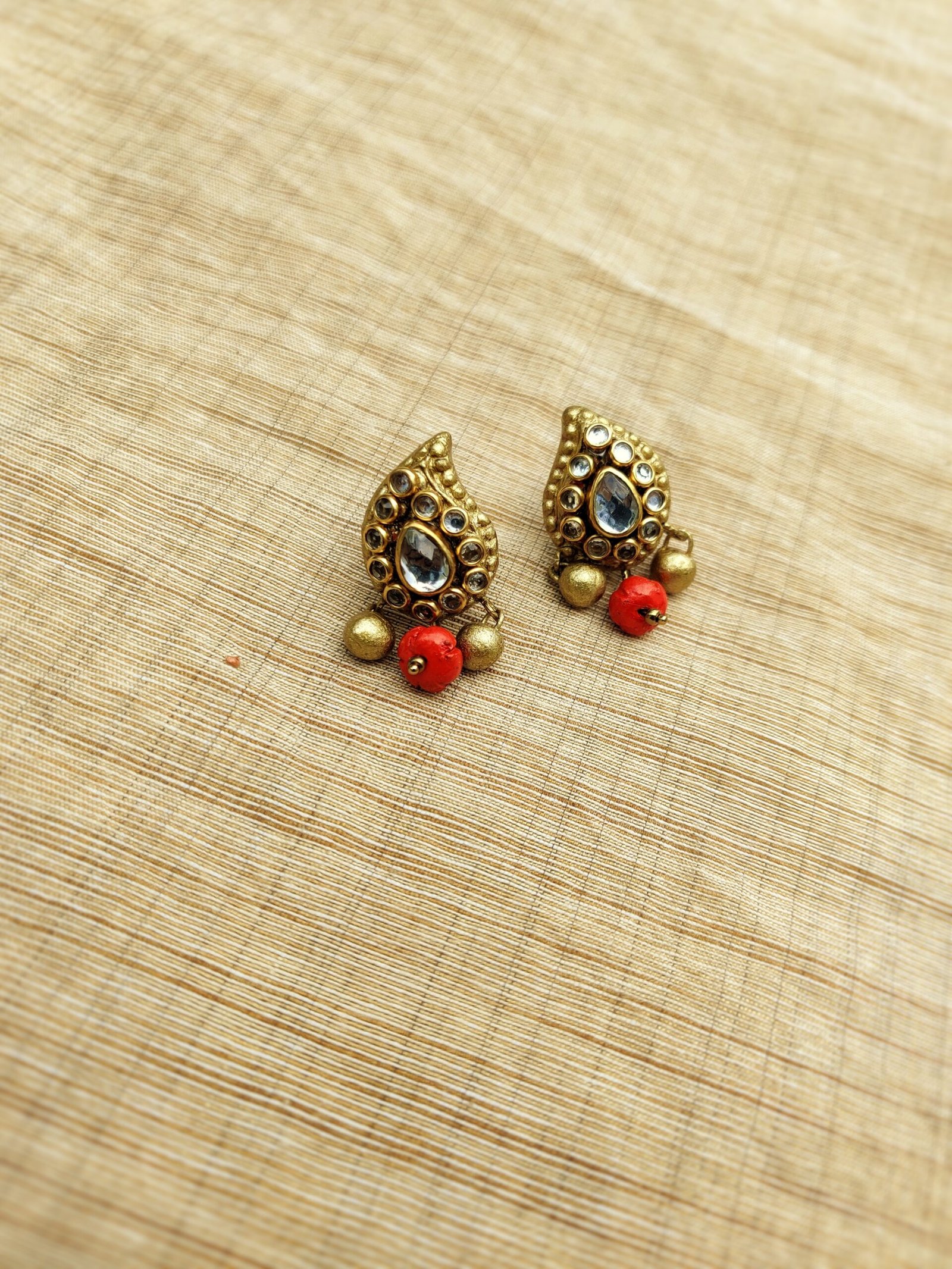 TERRACOTTA - Small Size Stud( Golden With Red)