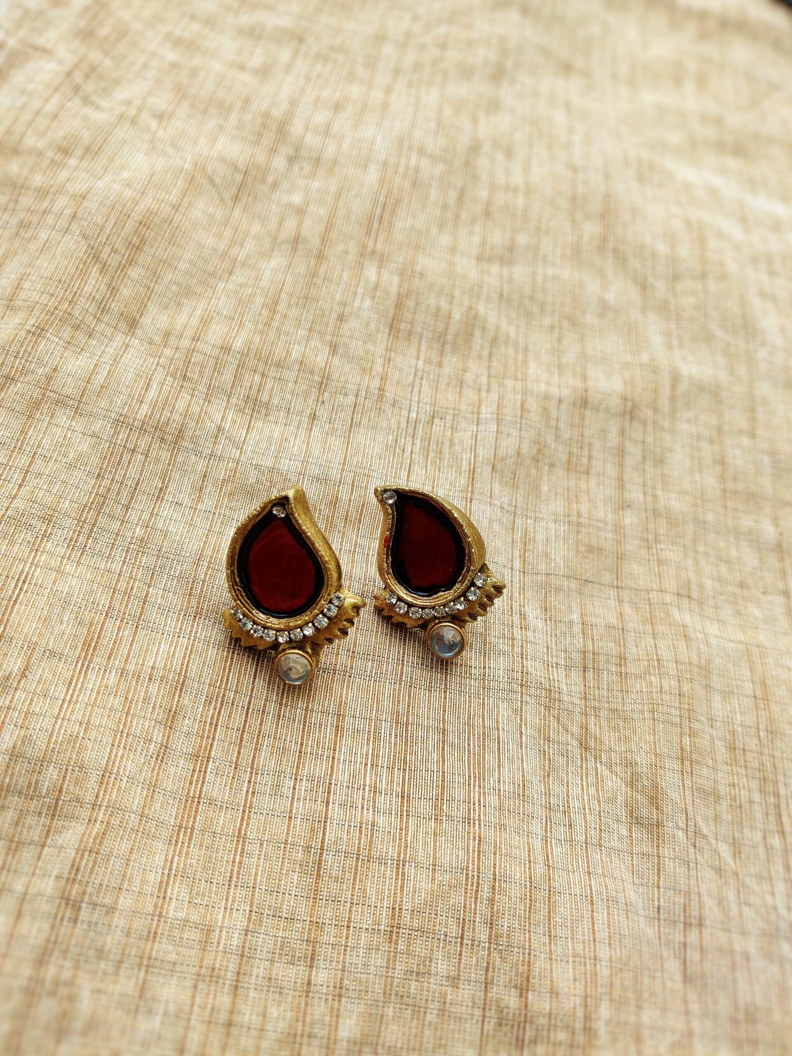 TERRACOTTA - Medium Size Stud ( Golden With Red)