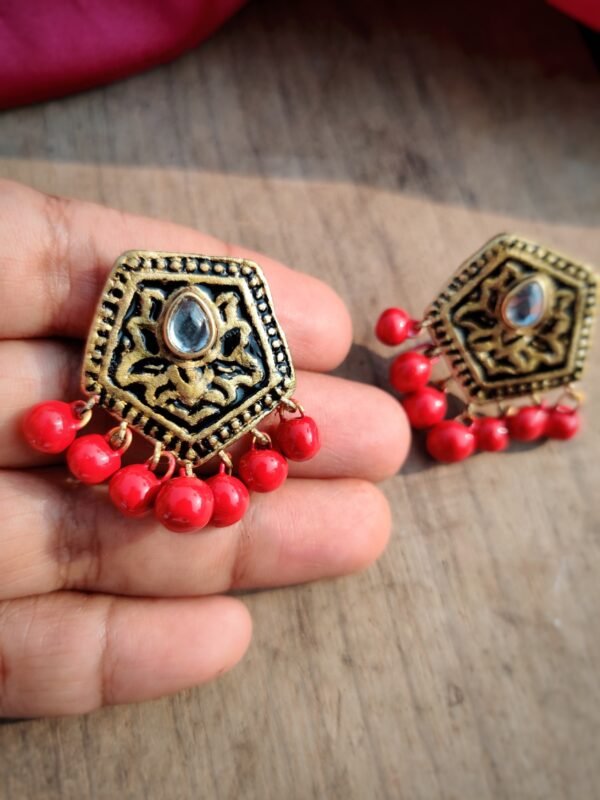 TERRACOTTA - Medium Size Stud ( Golden With  Red)