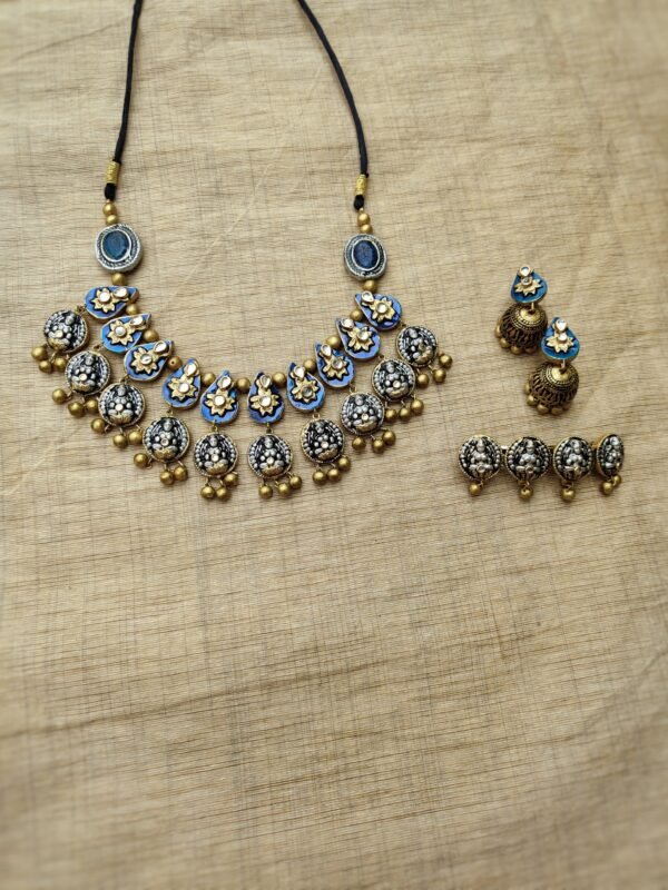 KADHABARI- Terracotta Short Necklace with Medium size jhumka and Hair clip( Golden with Blue )